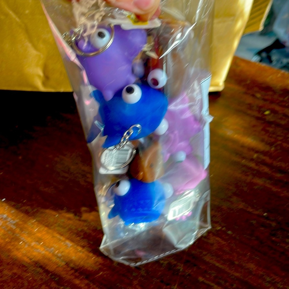 Bag full of squishy keychains - Picture 1 of 2